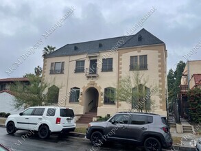 Building Photo - 637-637 N SPAULDING AVE