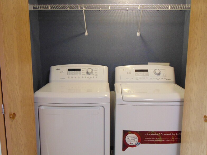 Building Photo - 10151 Sutton Dr