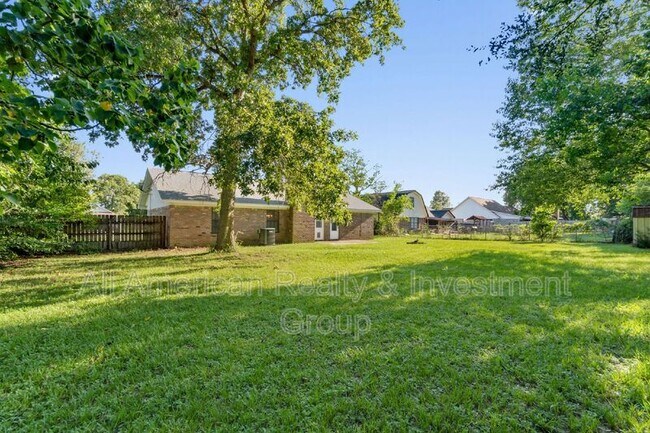 Building Photo - 502 Krest Dr