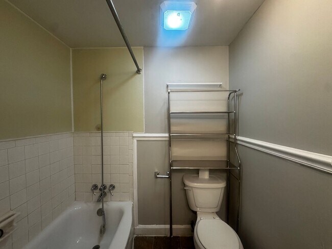 Building Photo - 313 S Birchlane Dr