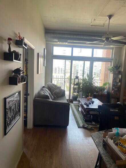 Building Photo - 950 W Monroe St