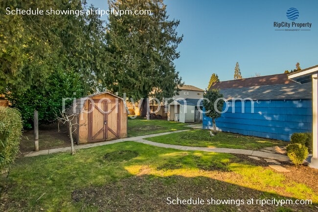 Building Photo - 2521 SE 64th Ave