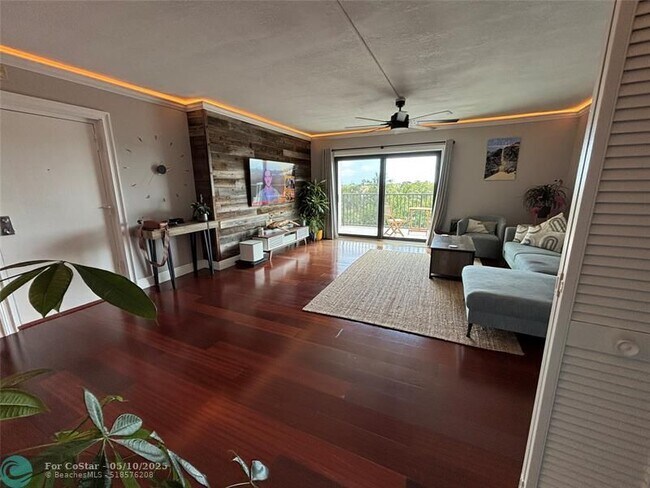 Building Photo - 900 River Reach Dr
