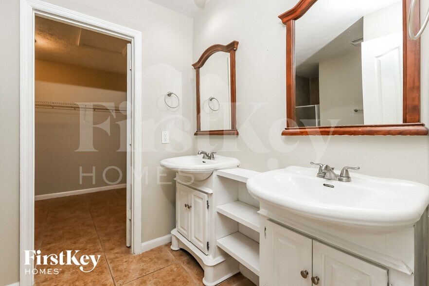 Building Photo - 1829 SW California Blvd