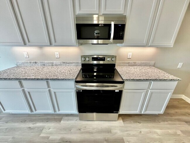 Building Photo - 3 bed 2 bath New Construction Home Available Now