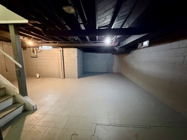 Building Photo - Three bedroom One and a half bath Brick Colonial home for lease