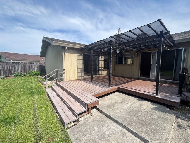 Building Photo - 3 bedroom 2 bathroom Single Family Home with A/C in Santa Rosa's Larkfield Area