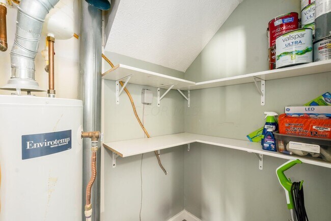 Building Photo - 1383 Pansy St