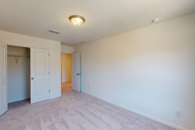 Building Photo - Charming 3BR Townhome in Monroe