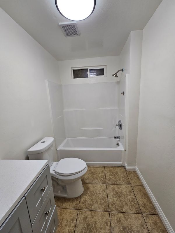 Building Photo - 915 30th St