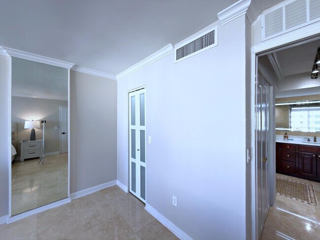 Building Photo - 3546 S Ocean Blvd