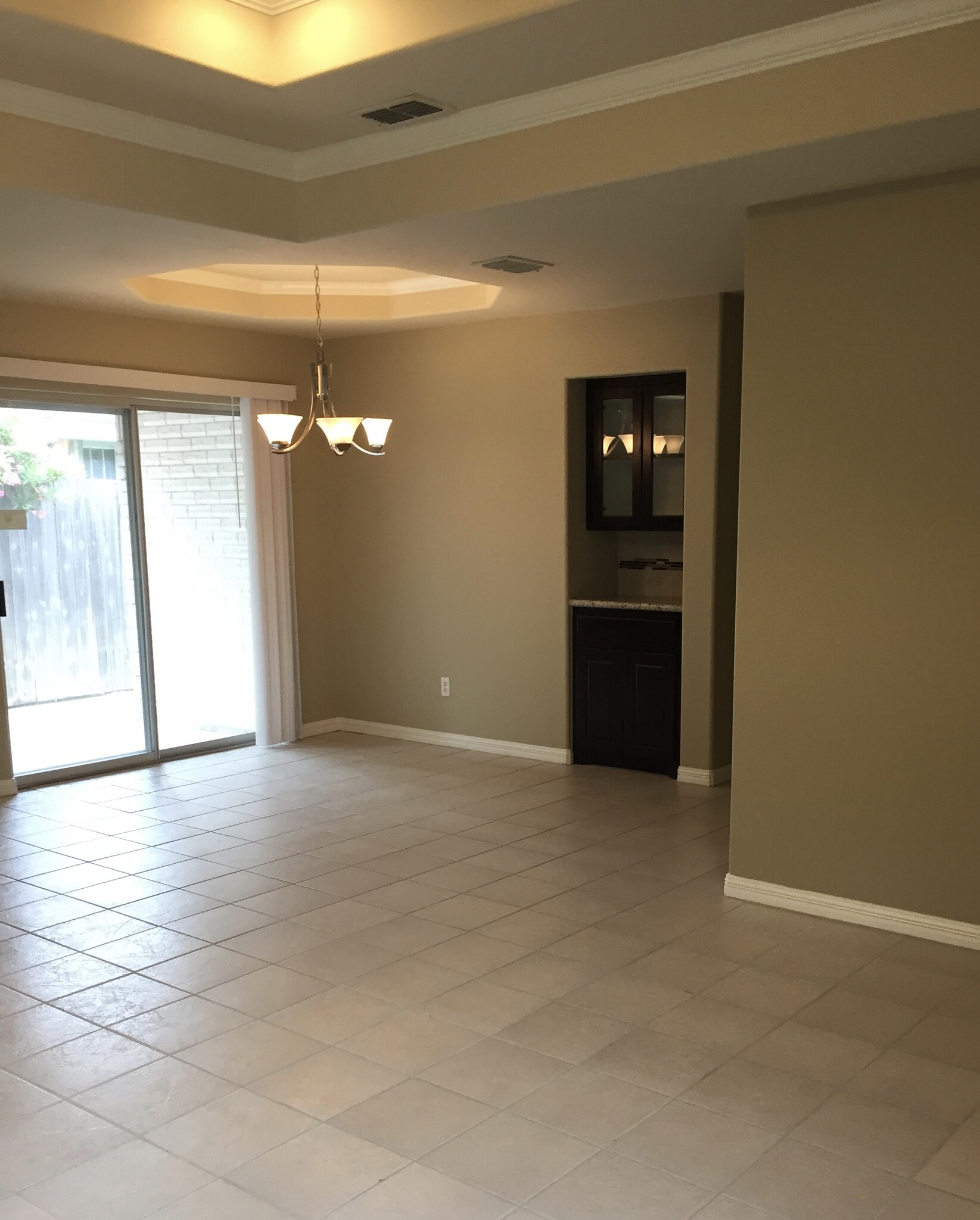 Natural light, Roomy and Neat! - 6701 N 8th St