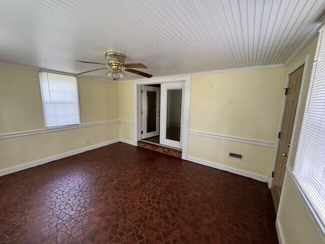 Building Photo - 3018 Delano Pl