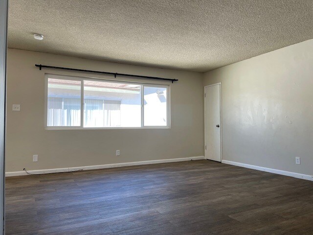 Building Photo - 2107 Earl Ave