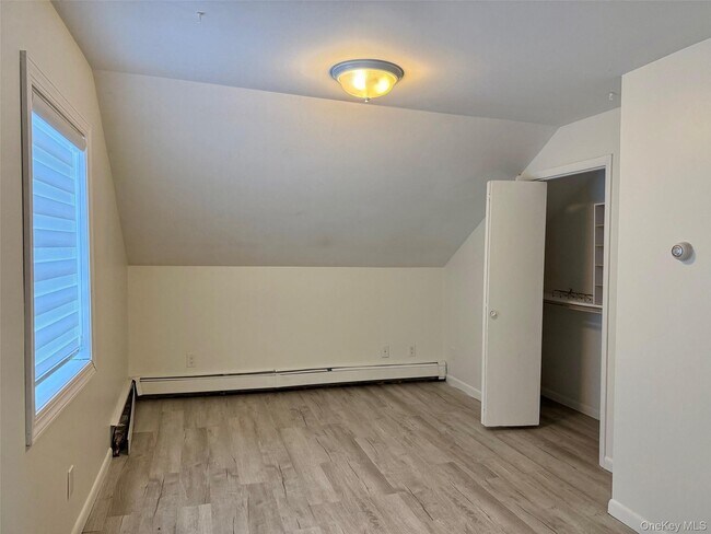 Building Photo - 136 Mountain Rd