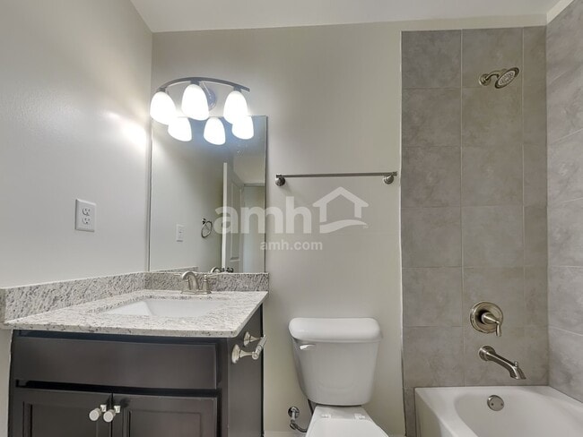 Building Photo - 5571 Stonecrest Dr