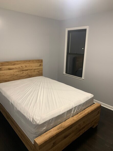 Building Photo - 174 Orland St