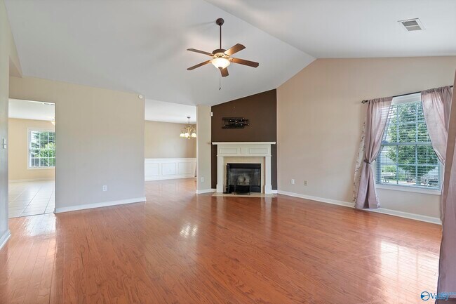 Building Photo - 108 Landings Way Dr