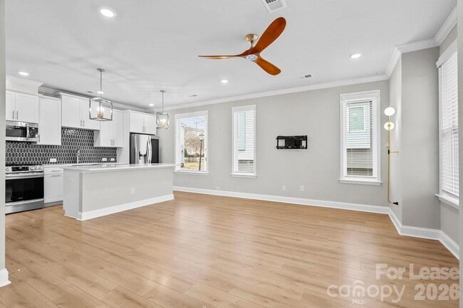 Building Photo - 1515 Hidden Falls Rd