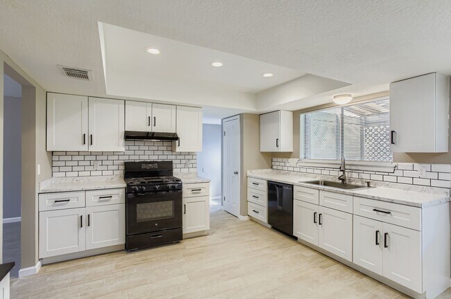 Building Photo - 4819 Brooklawn Dr