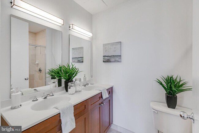 Building Photo - 1900 Hamilton St