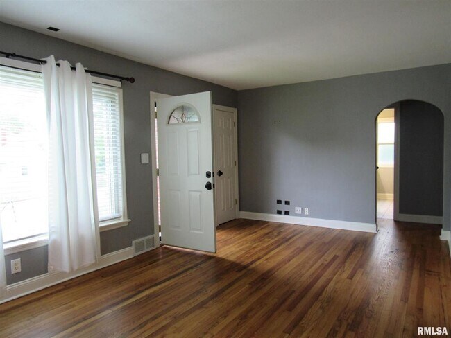 Building Photo - 1126 W Lombard St