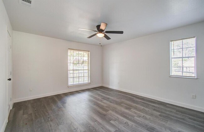 Building Photo - 808 Stone Mountain Dr
