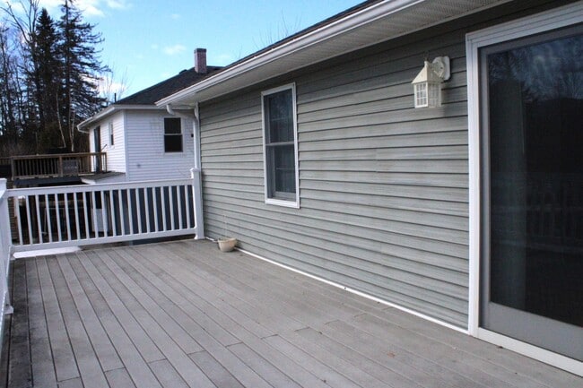 Building Photo - 1878 Riverside Dr