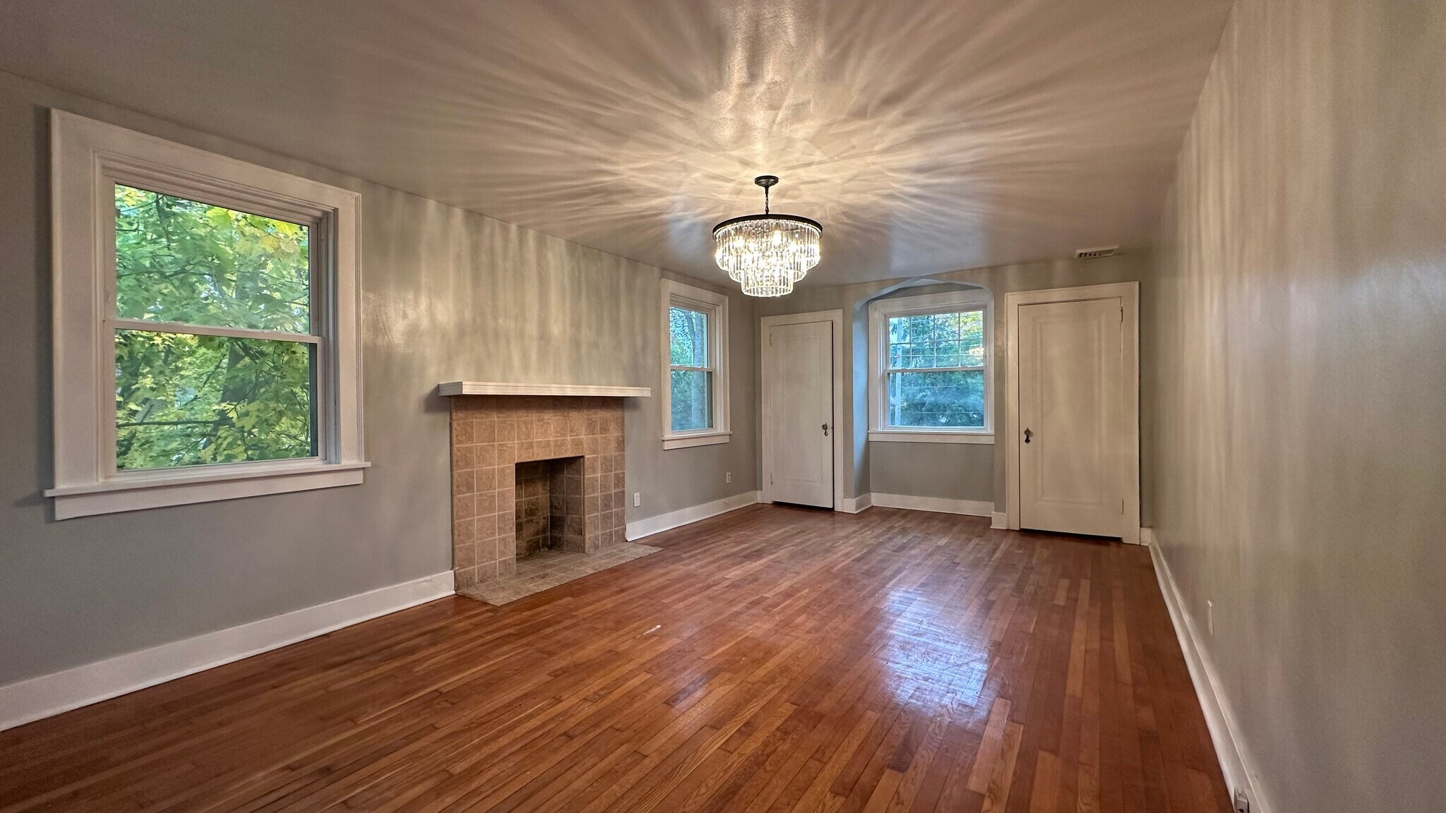 Large main bedroom with two closets - 2518 Bethel Church Rd