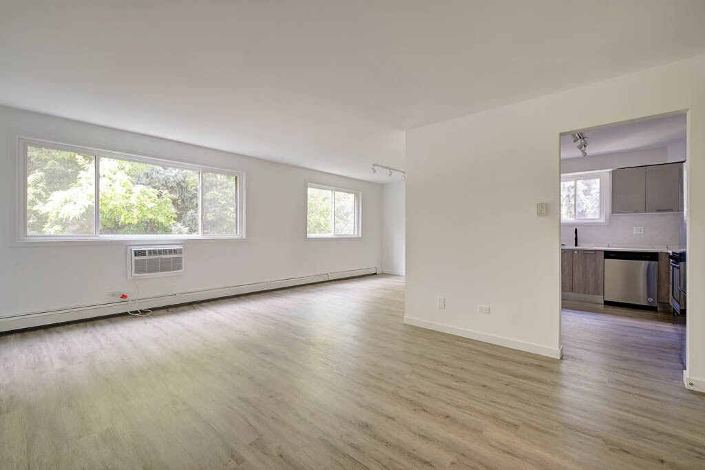 Building Photo - 7620 N Sheridan Rd