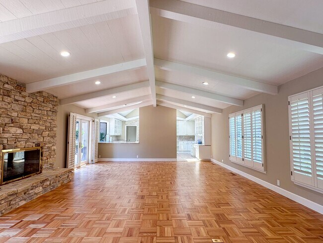 Building Photo - Exceptional Executive Estate With Pool and Tennis Court