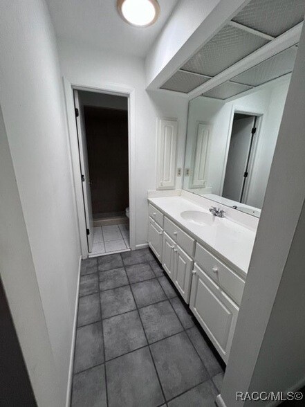 Building Photo - 100 Chinaberry Cir