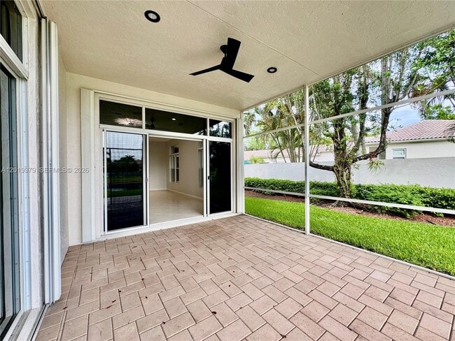 Building Photo - 2525 Bay Pointe Ct