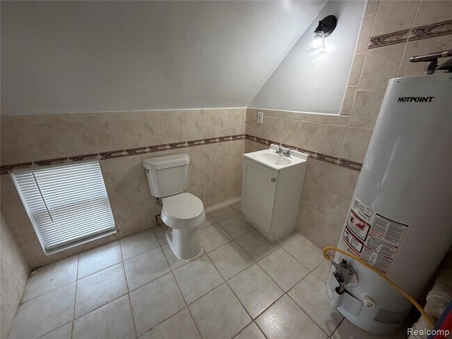 Building Photo - 6324 Montrose St