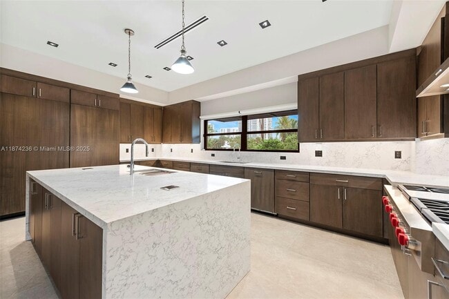 Building Photo - 461 Poinciana Dr