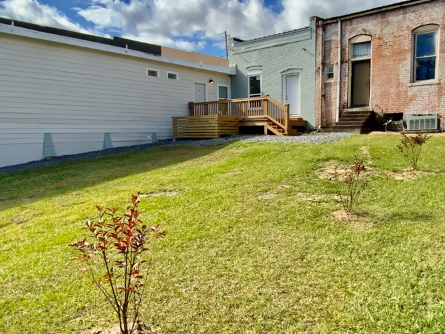 Building Photo - 149 1st St S