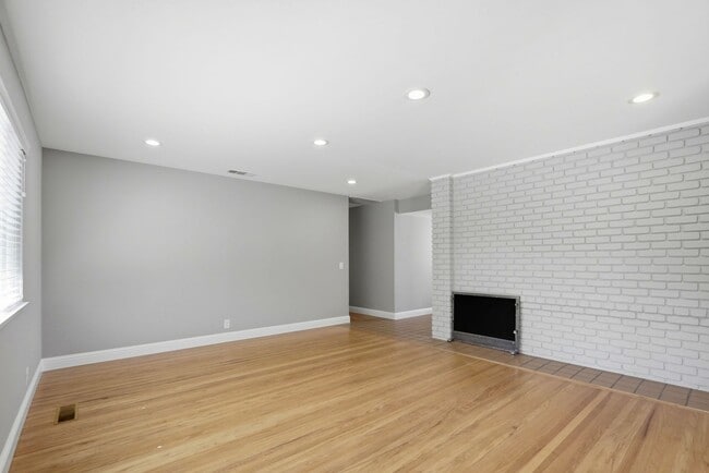 Building Photo - Wow! What a Great Home! Available Now!