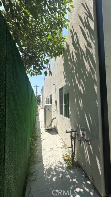 Building Photo - 7728 Laurel Canyon Blvd