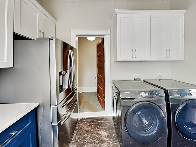 Building Photo - 595 Boulevard SE