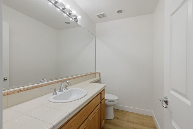 Building Photo - Gorgeous 3BD 2-Story Home in the Sorrento Community in Porter Ranch!