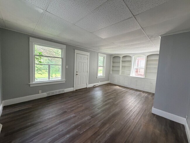 Building Photo - 1227 4th St