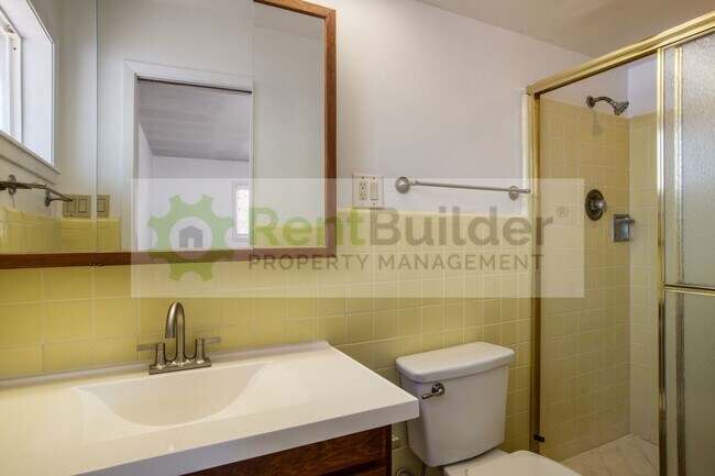 Building Photo - 8304 Dellwood Rd NE