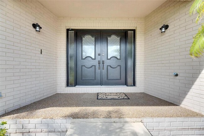 Building Photo - 811 Eagle Ln
