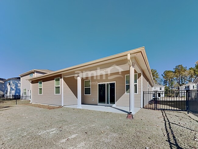 Building Photo - 611 E Lionel Rd