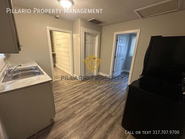 Building Photo - 2300 1/2 S A St.-