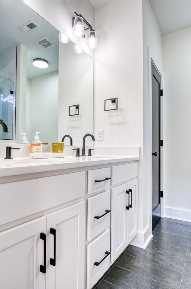 Building Photo - 96 Shields Ln