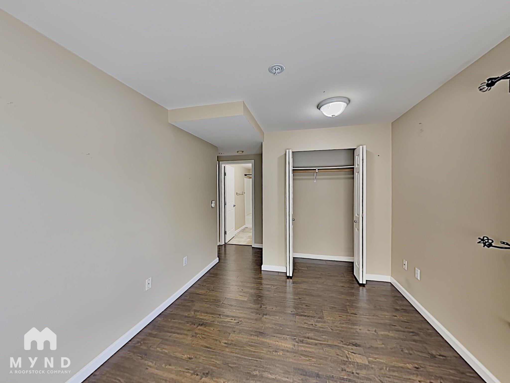 Building Photo - 2530 15th Ave W