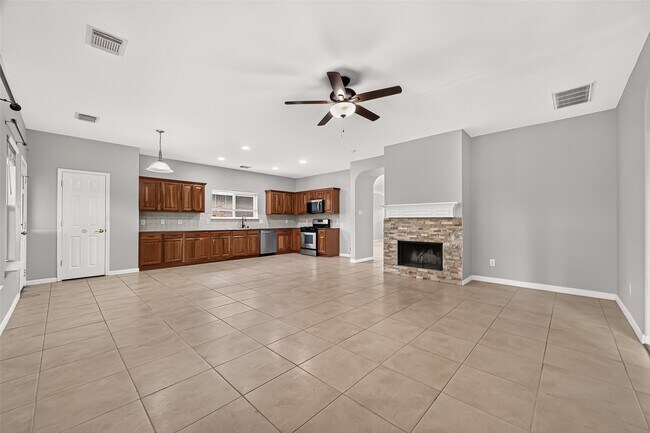 Building Photo - 3223 Legends Creek Dr