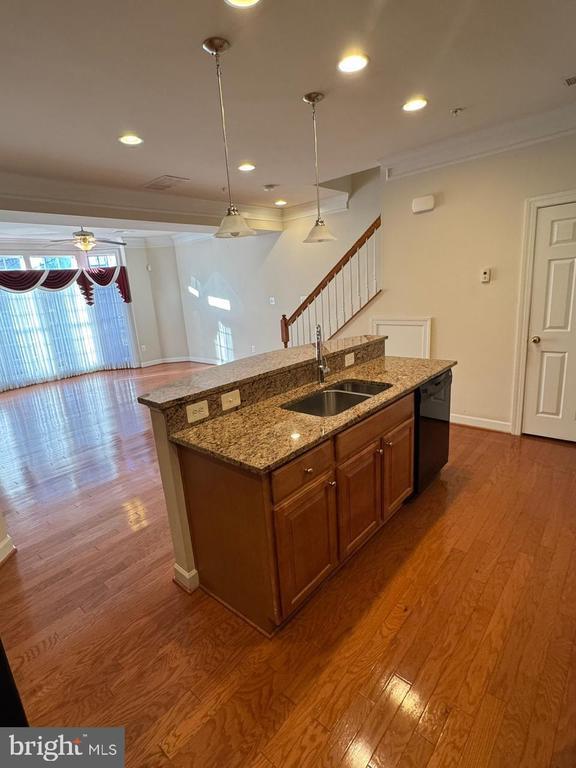 Building Photo - 9500 Hyde Pl