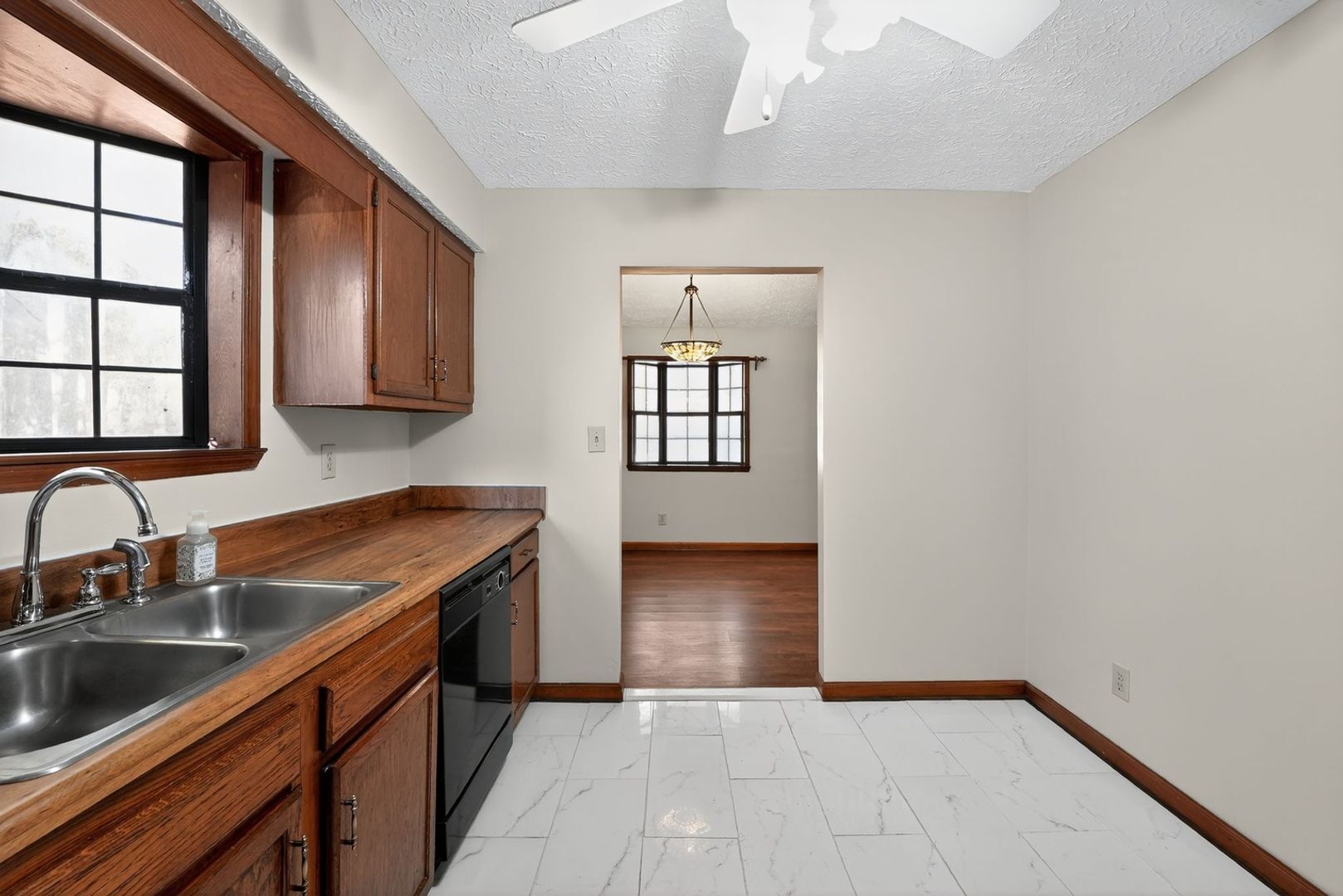 Building Photo - 165 Paces Dr